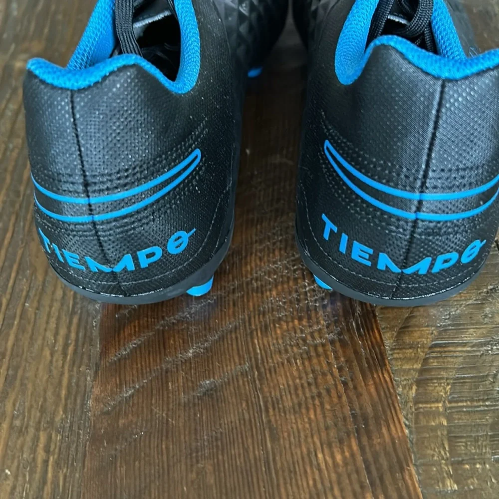 Tiempo Nike Cleats NWOT size 7.5 - Picture 4 of 10
